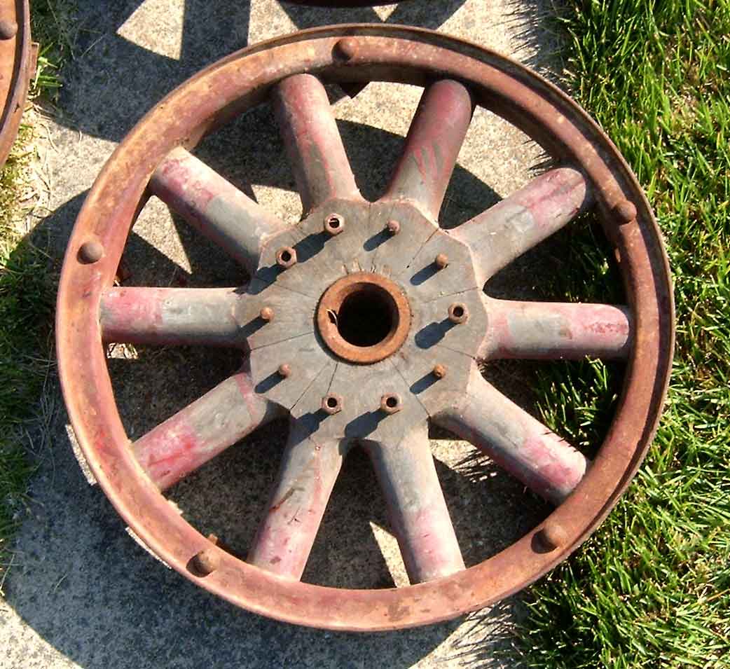 IHCwheels3a.jpg - 10082  Bytes